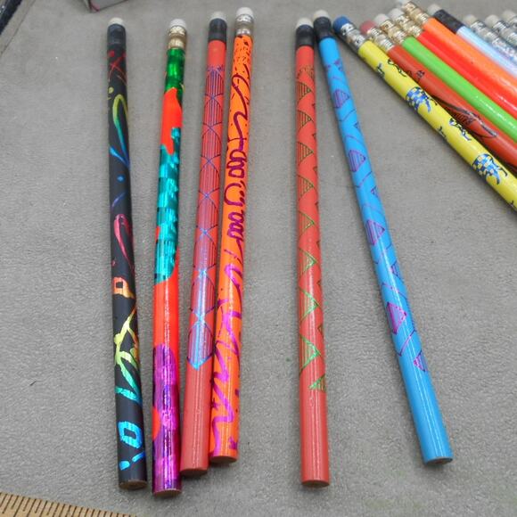Vintage Unsharpened Pencil Lot: Dynamic No 2. Moonbeams, Orioles, Hearts - Picture 6 of 10